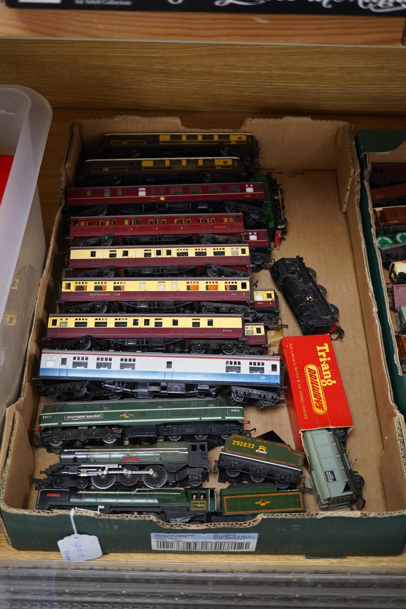 A collection of Tri-ang Railways 00 gauge model railway, including seven locomotives; a BR Class 31 Co-Co diesel locomotive, a BR Princess Royal Class, a Britannia Class, a Class 08 diesel, a Class 77 pantograph loco, to